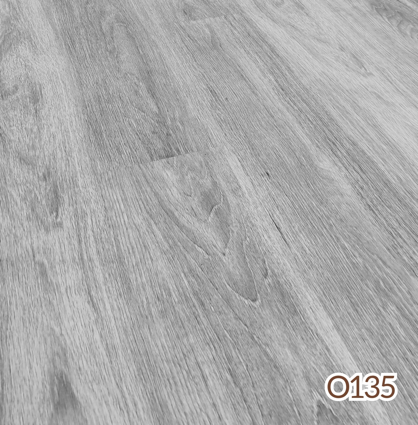 O135 # Grey Waltham Oak